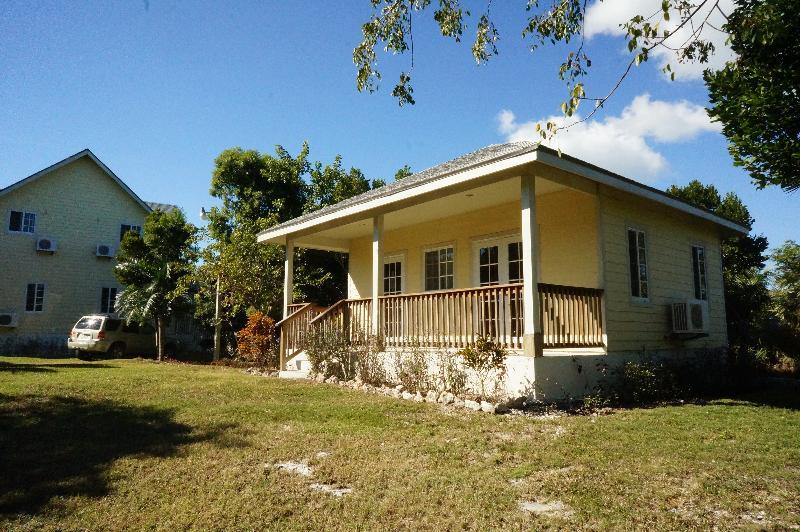 Island Seaside Suites Eleuthera Exterior photo