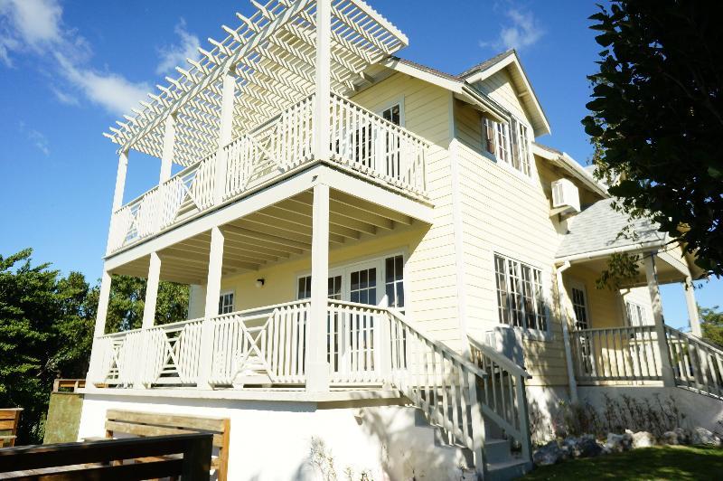 Island Seaside Suites Eleuthera Exterior photo